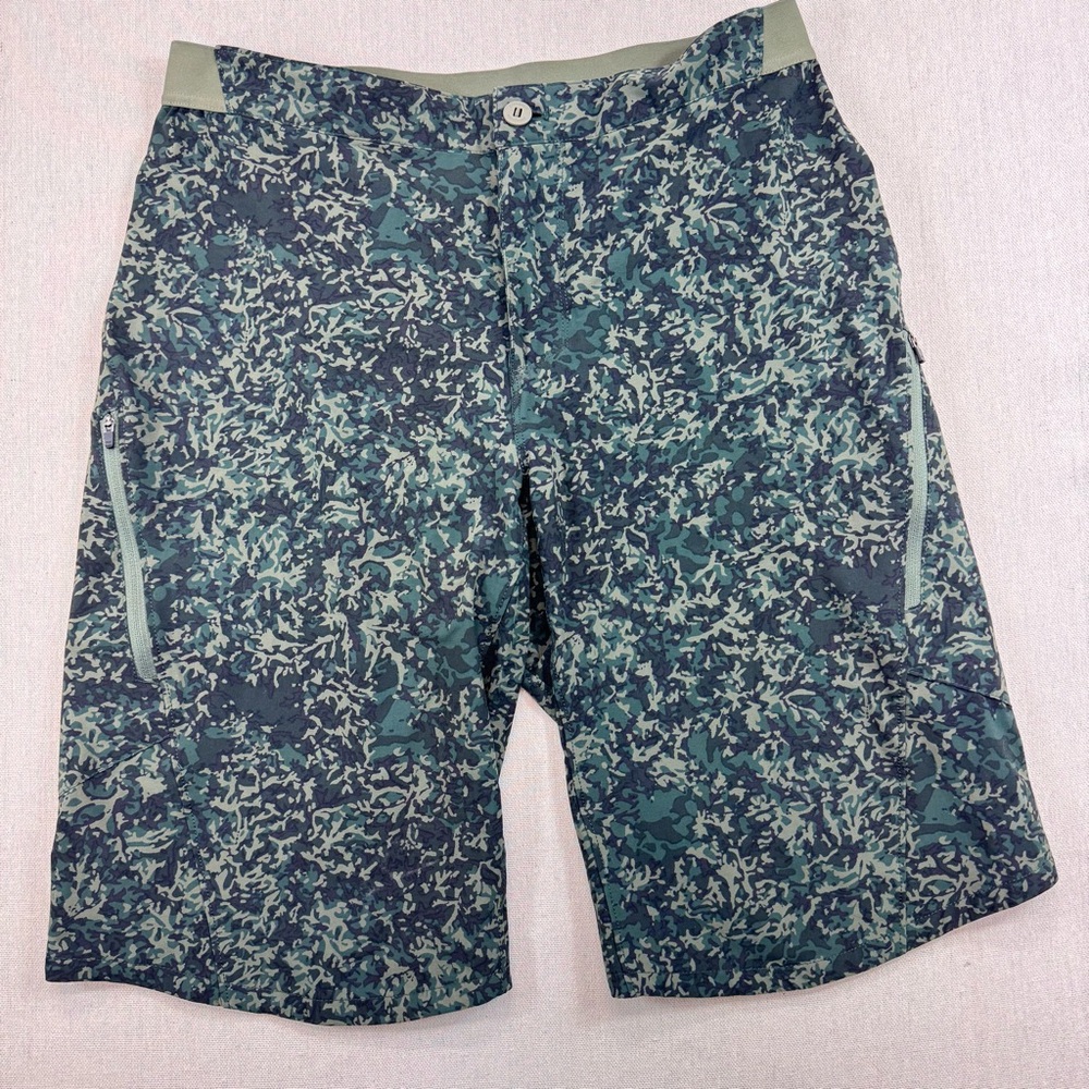Patagonia Landfarer Bike Shorts Men 34x11.5 Pinyon Green Camo DWR Performance